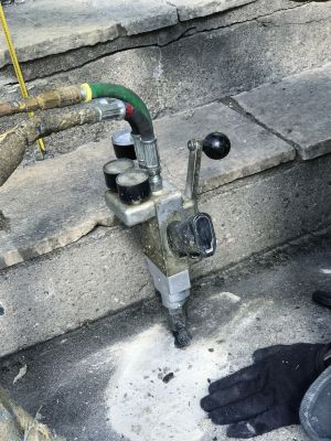 Hydraulic Jack in Use